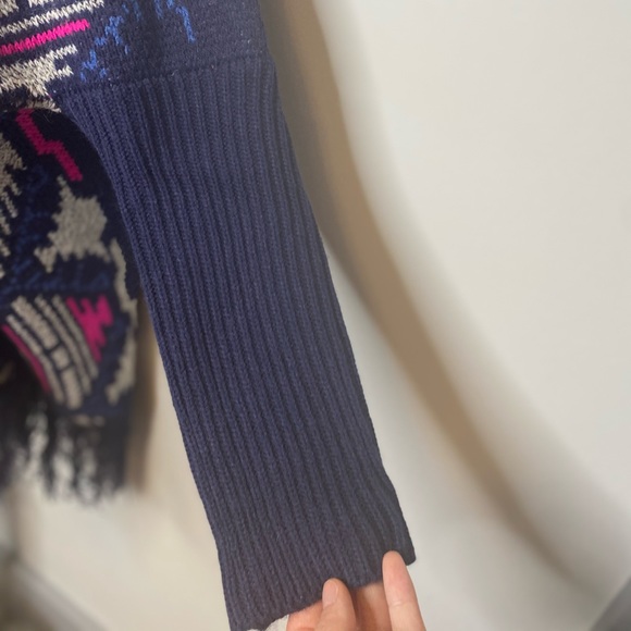 Umgee Oversized Long Knit Fringed Sweater - Navy Blue / Neon Pink - Picture 4 of 6